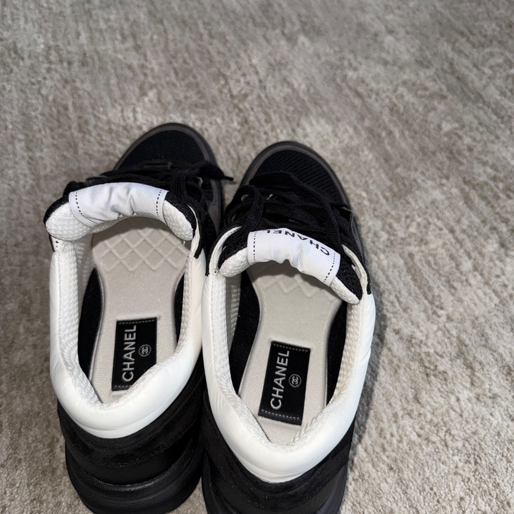 CHANEL Mesh, Suede Calfskin & Grained Calfskin sneakers in black and whitE - Picture 3 of 5